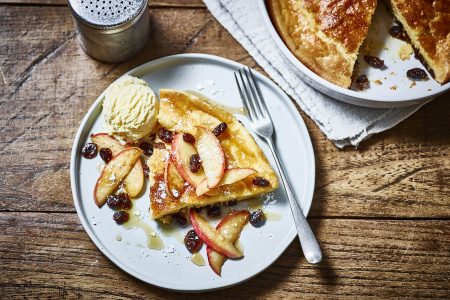 baked pancake with apples & raisins