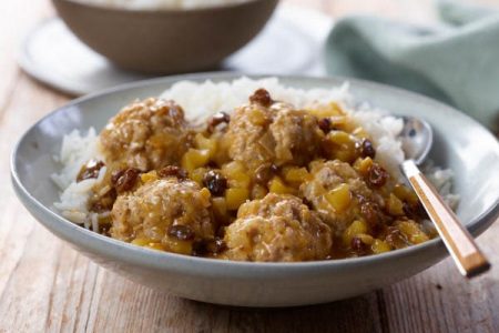 Danish-Meatballs-in-Curry-Sauce