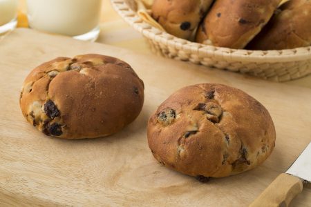 raisin buns